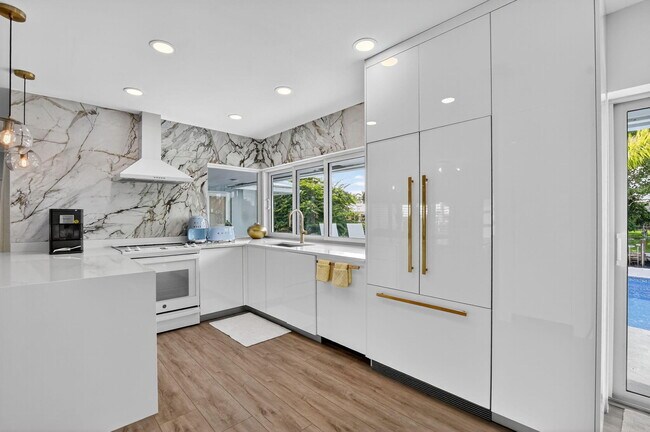 Building Photo - 891 Hickory Terrace