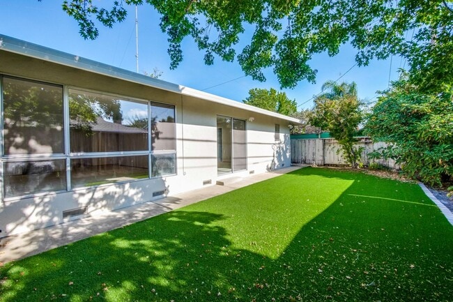 Building Photo - 1534 Crespi Dr