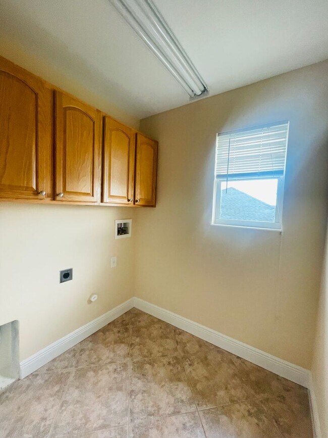 Building Photo - **SUNCOAST LAKES GATED COMMUNITY**