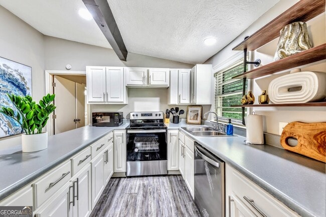 Building Photo - 165 Cole Lake Rd