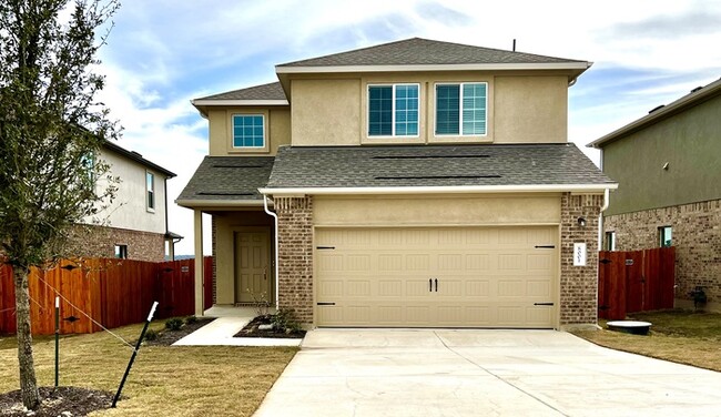 Building Photo - Beautiful 3 beds 2.5 baths in Lago Vista