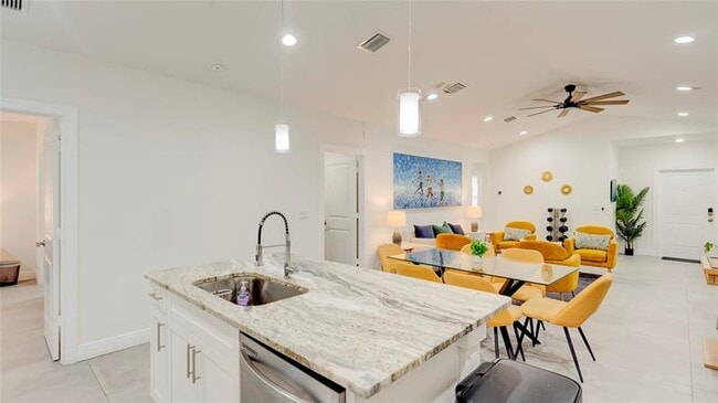 Building Photo - 627 47th St