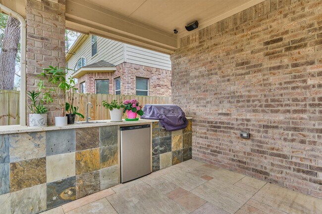 Building Photo - 18 Wyckham Cir