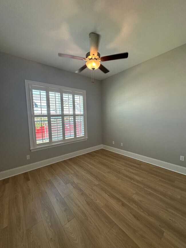 Building Photo - RENT IN FALLSCHASE HOA COMMUNITY, NEW CONS...