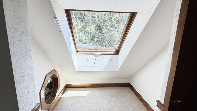 Building Photo - Large 3 Bedroom, 3 Bath Rental with Garage and Bonus Room