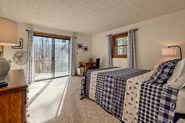 Building Photo - 1021 Saddle Back Cir