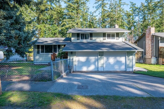 Building Photo - Spacious 4-Bedroom Home with Fireplace, Fenced Yard, and 2-Car Garage