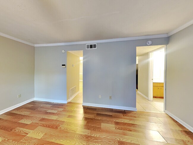 Building Photo - 2140 Kings Gate Cir SW