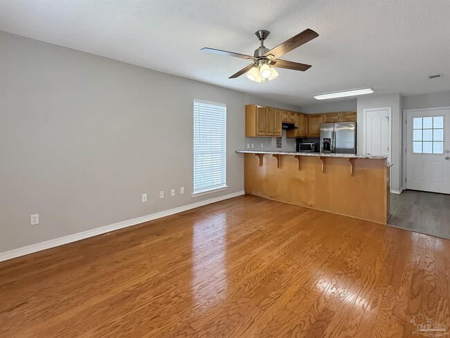 Building Photo - 2121 Pin High Dr