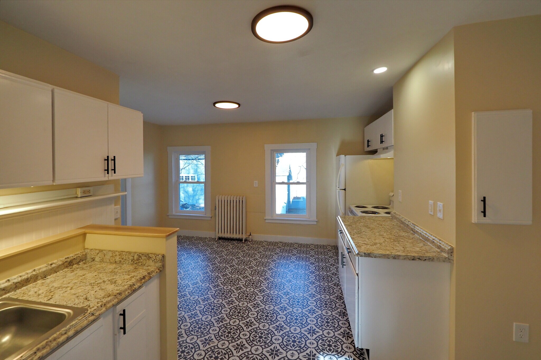 Kitchen - 197 Western Ave