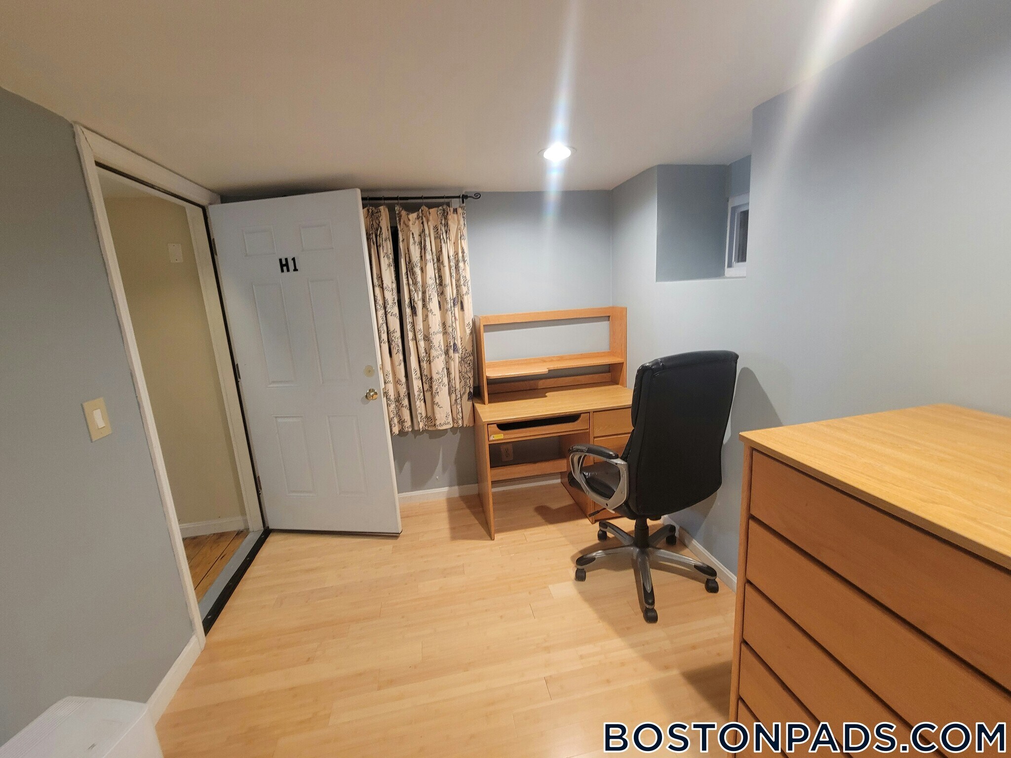 Building Photo - 17 Holman St