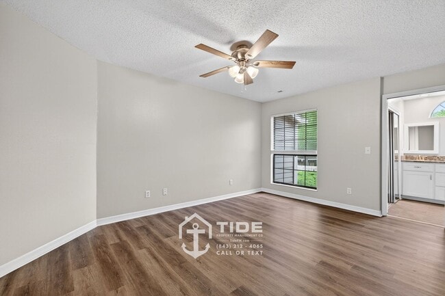 Building Photo - Live Close to It All – Convenient Mount Pleasant Home