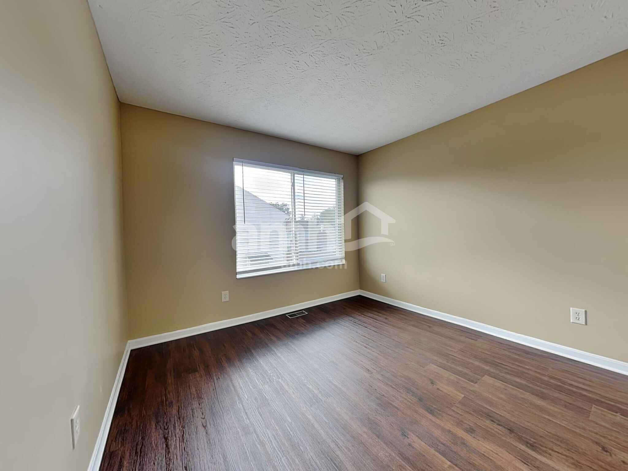 Building Photo - 4695 Woodfield Dr