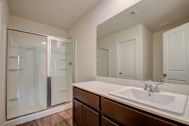 Building Photo - 6202 N Wayside Dr