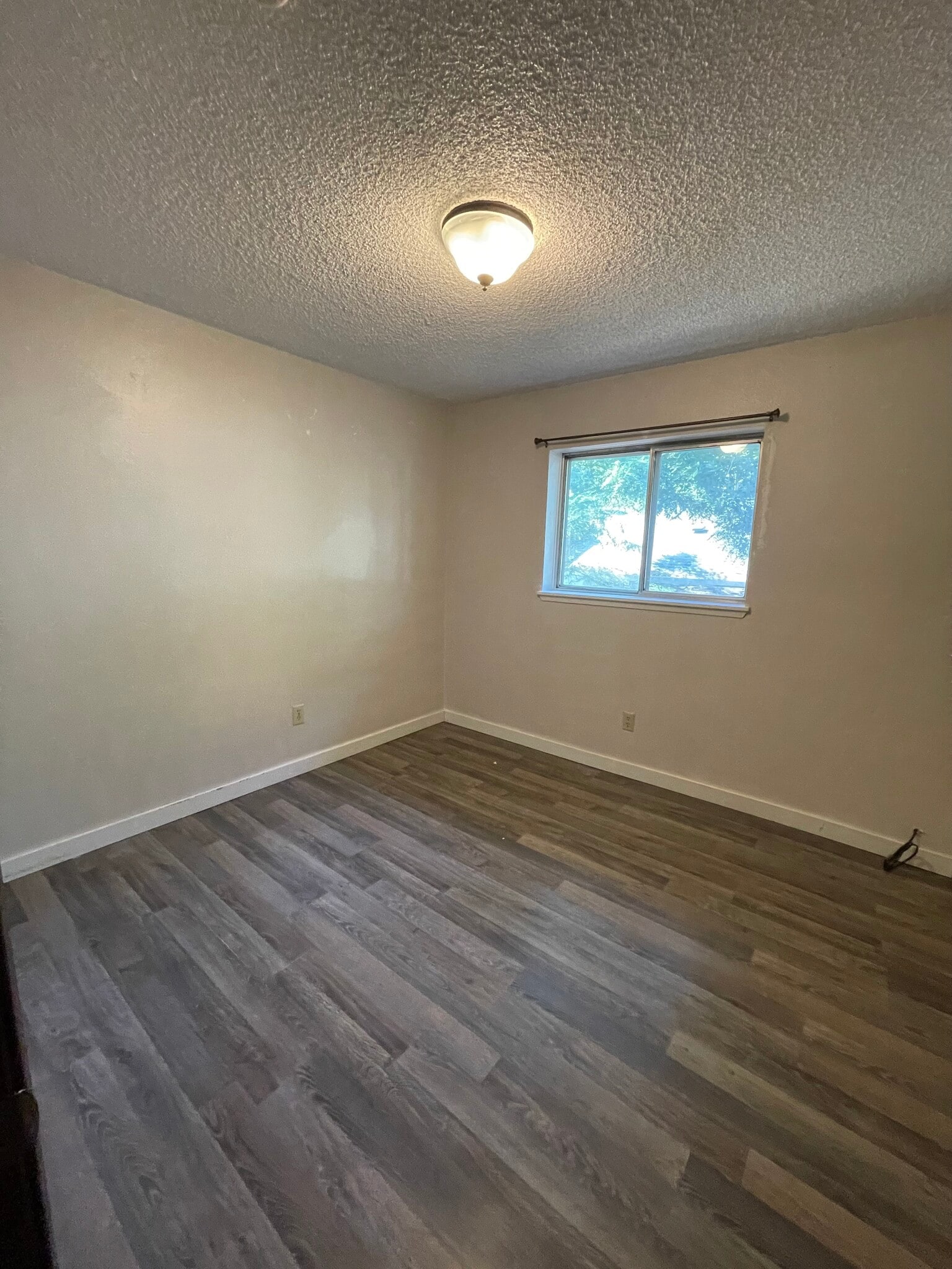 Building Photo - 100 SW Ruckel St