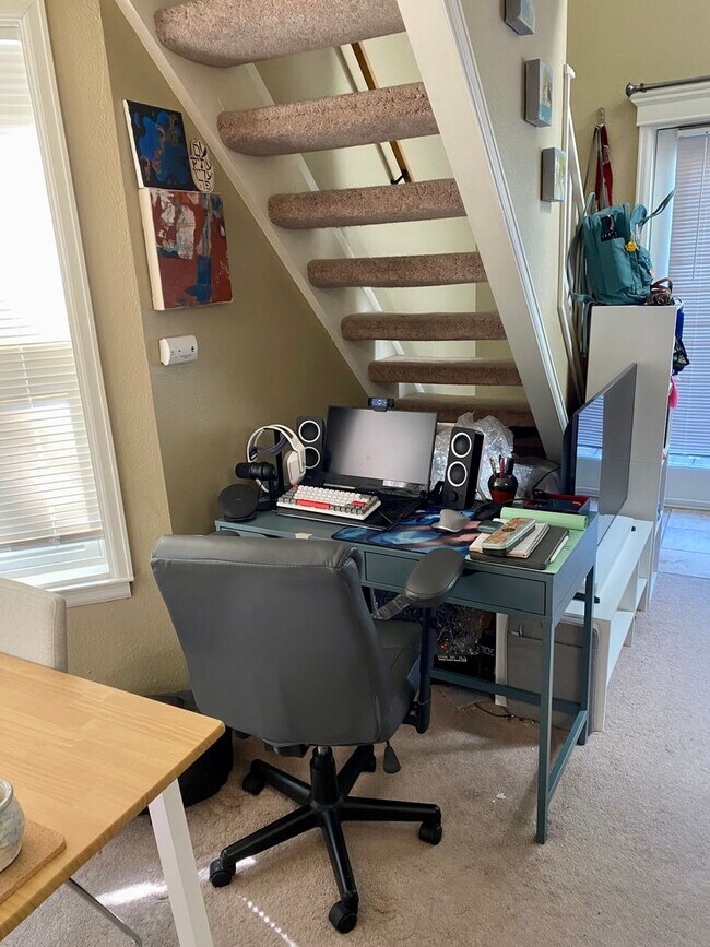 Building Photo - Super sunny & sweet 1 bedroom condo in the heart of Boulder