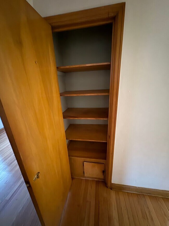 Building Photo - Newly remodeled single family with lots of space!!