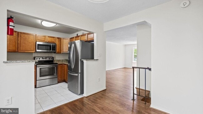 Building Photo - This stunning 3-bedroom, 2-bathroom interior townhome is sure to impress.