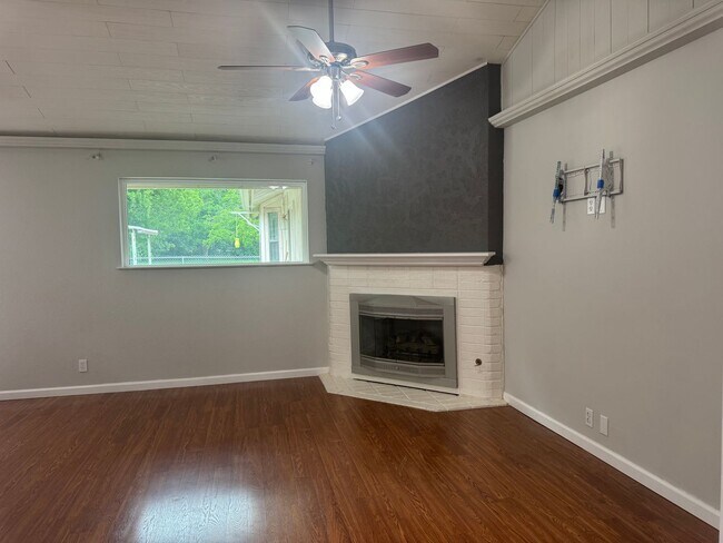Building Photo - Lovely Crowley Home For Lease