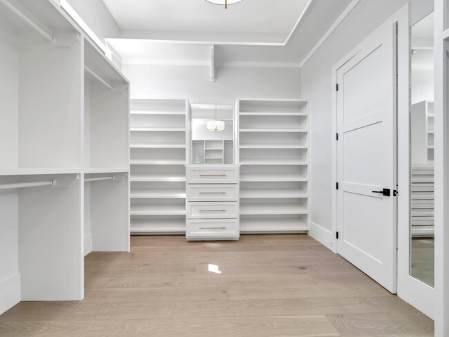 Building Photo - 330 Kelly Plantation Dr