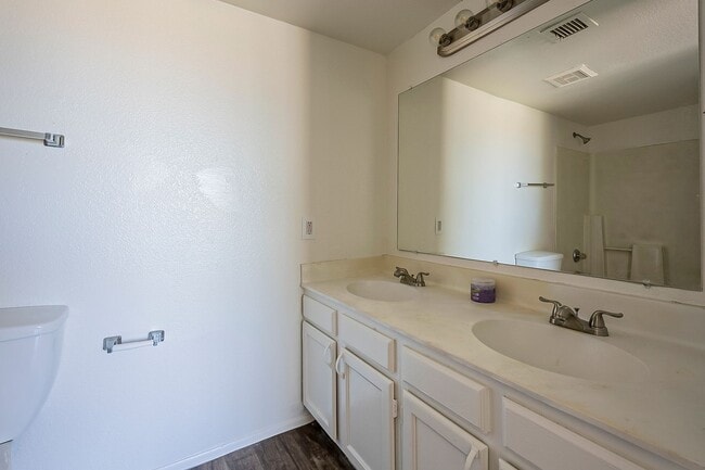 Building Photo - 5821 N 59th Dr