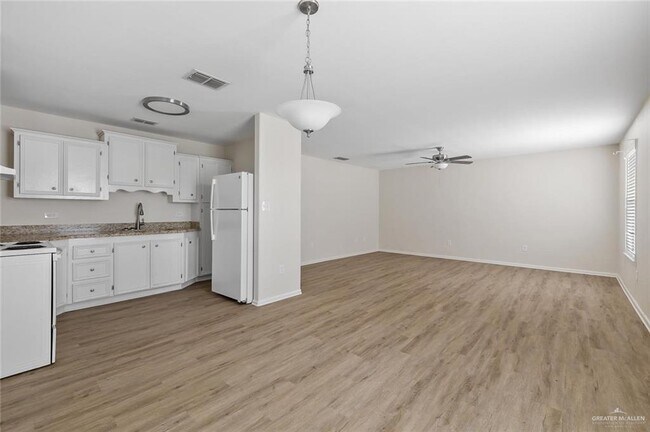 Building Photo - 12 Stubbs St