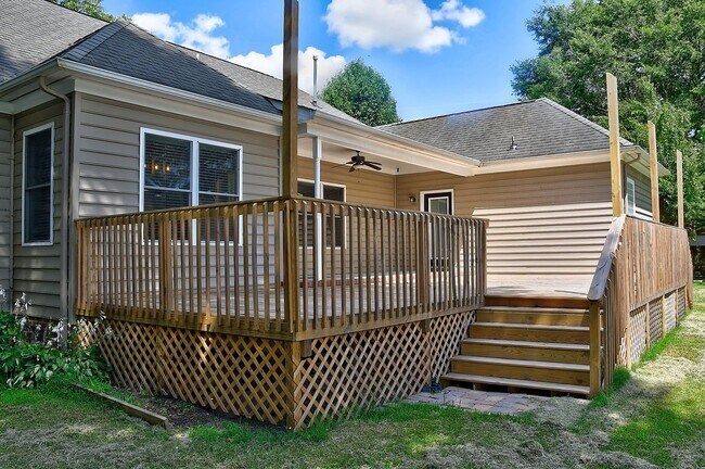 Building Photo - Tastefully Renovated Ranch in Hickory on q...