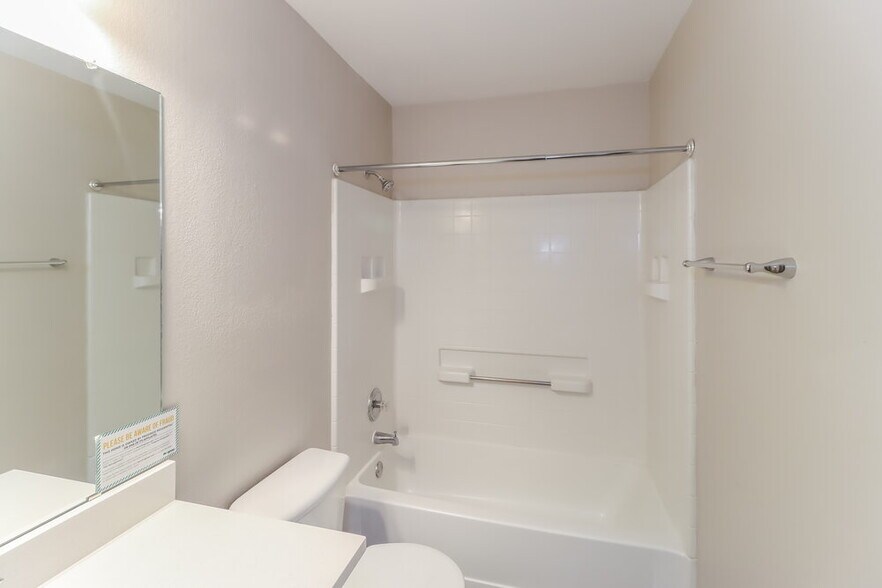Building Photo - 510 Riverway Ln