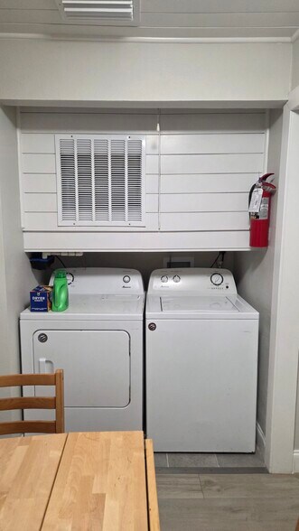 Washer Dryer - 1524 6th St NW