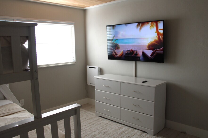 Building Photo - 229 Palm Is NW