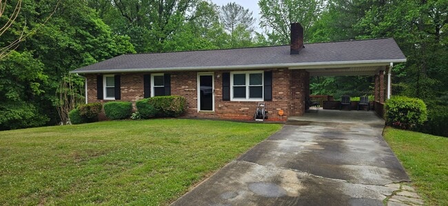 Building Photo - 2735 Tablerock Rd