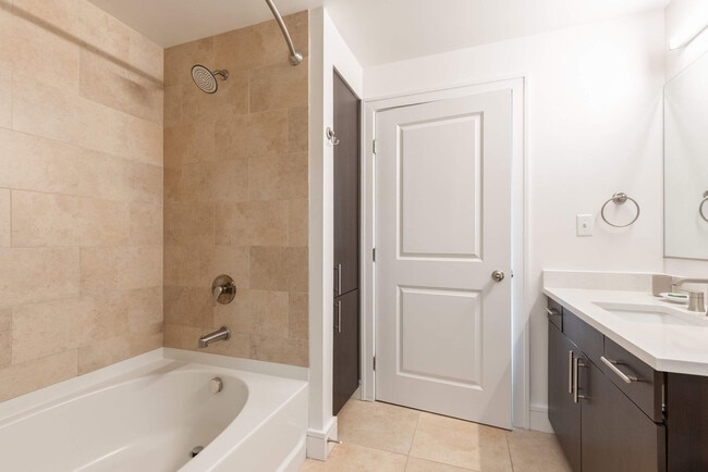 Building Photo - 100 Pier 4 Blvd.