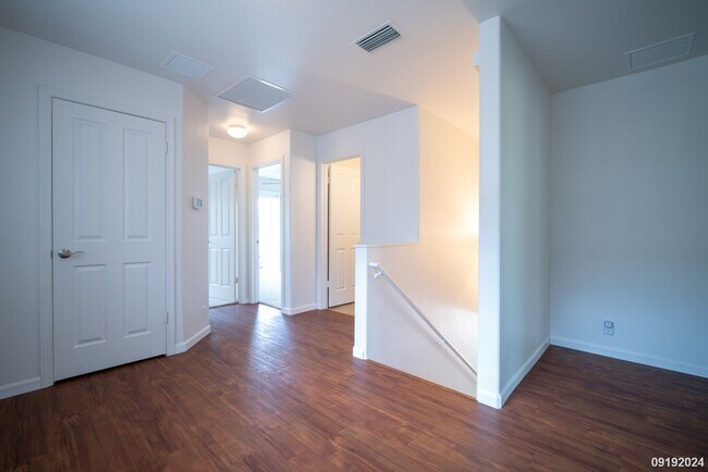 Building Photo - 4 br/2.5 ba Ewa Gentry Tuscany II, Schedul...