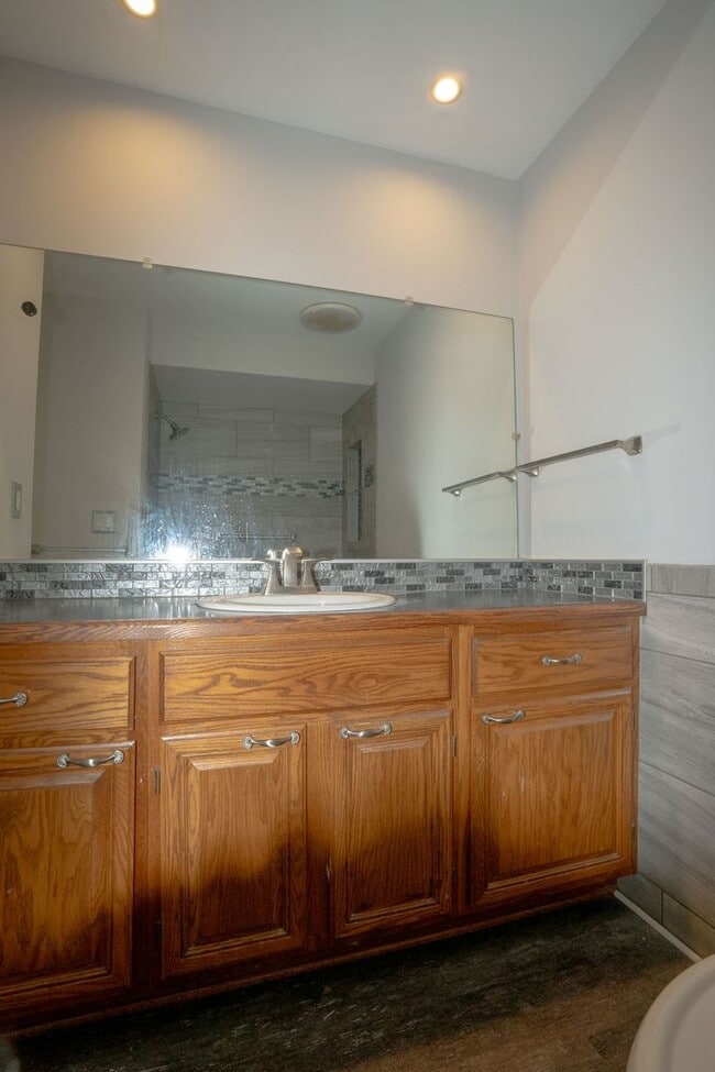 Building Photo - Got to see!  Two bedroom brick ranch style condo in Clinton Twp