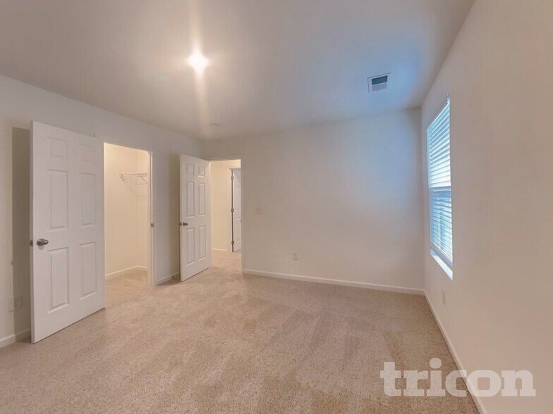 Building Photo - 177 Crabourne Dr