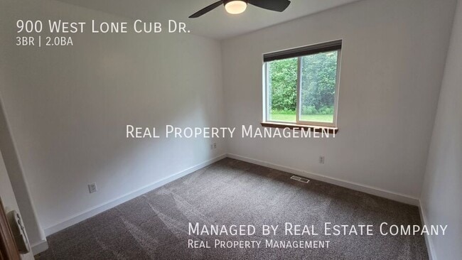 Building Photo - 900 W Lone Cub Dr