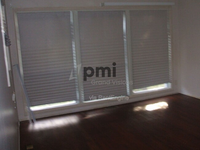 Building Photo - 31 Sickles Dr