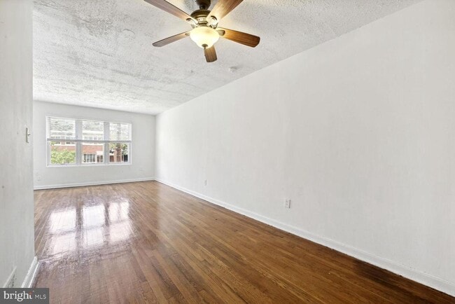 Building Photo - 1471 Bangor St SE