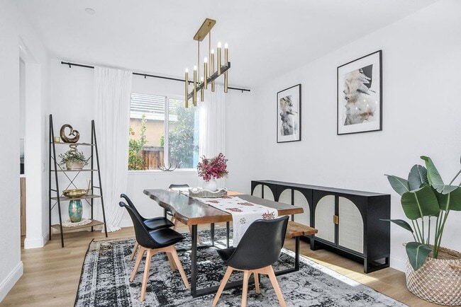 Building Photo - 1045 Martinez Dr