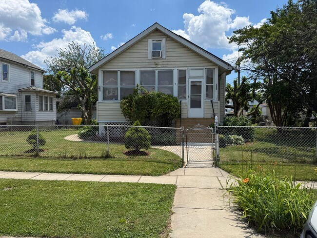 Building Photo - 9 3rd Ave