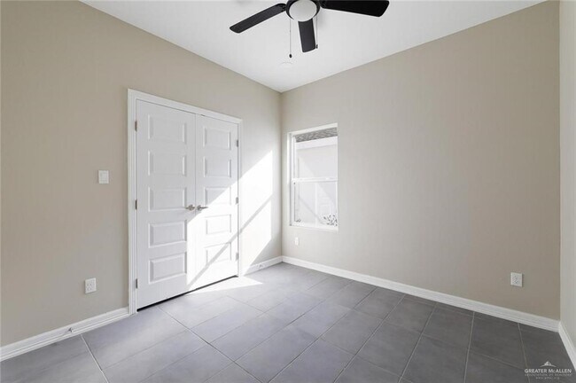 Building Photo - 18 Frio Ave