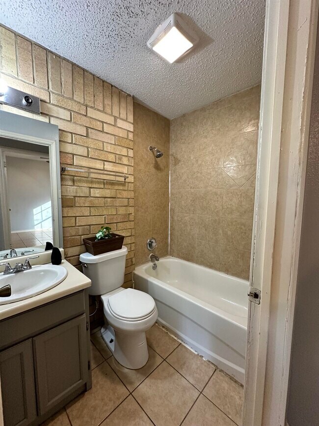 Building Photo - 311 Soria Dr