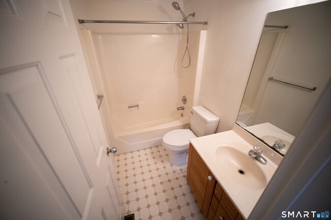 Building Photo - 3236 Madison Ave