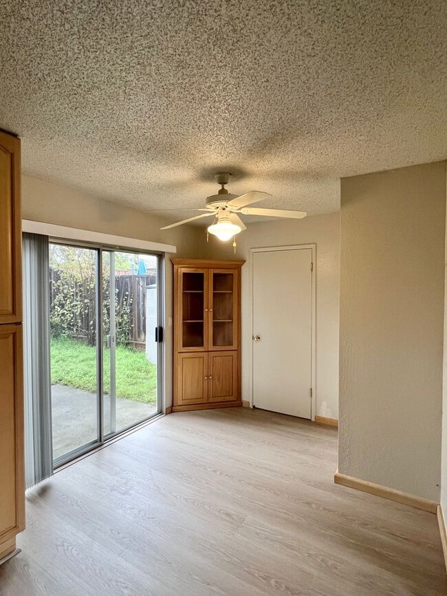 Building Photo - Charming 2 Story Soquel Condo