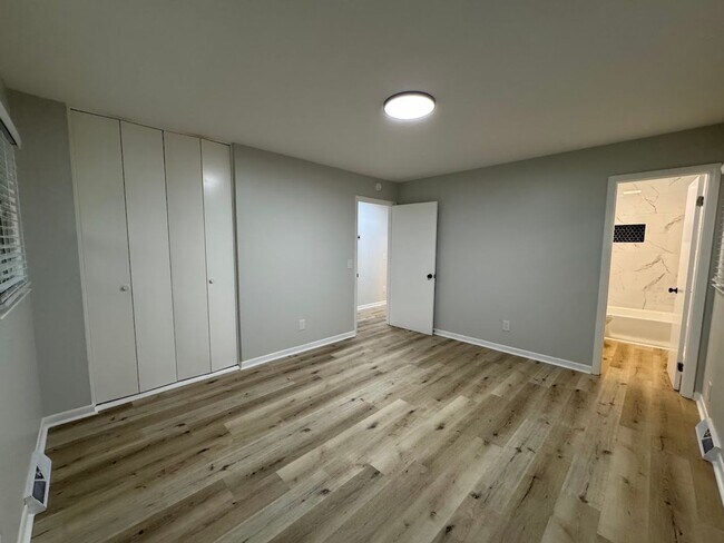 Building Photo - 2205 Hathaway Dr