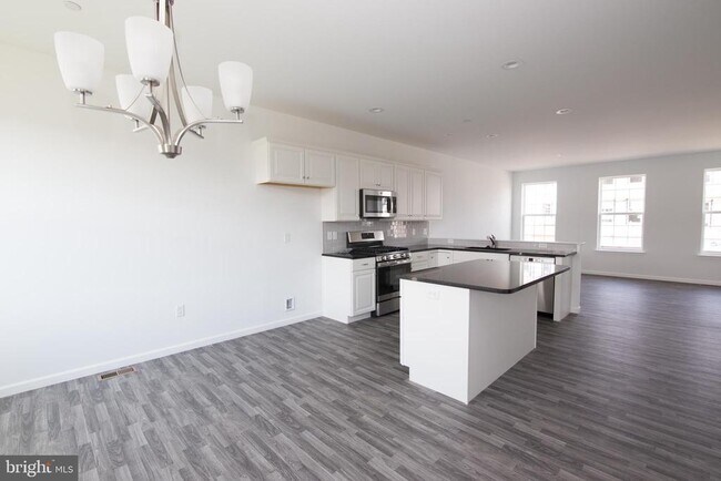 Building Photo - 1817 Shady Ln