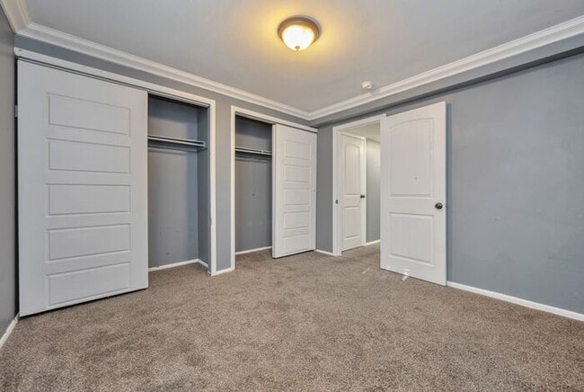 Building Photo - Awesome Rose Park Thouse in quiet community!