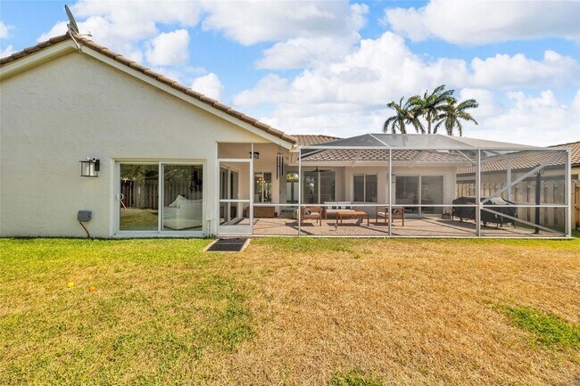 Building Photo - 9585 Carousel Cir S