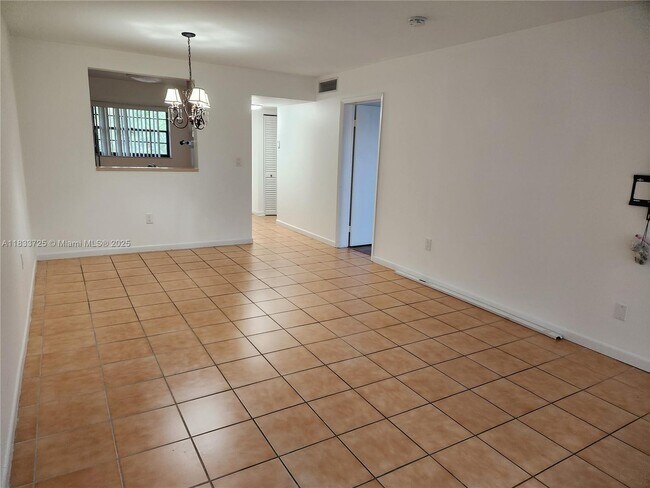 Building Photo - 10835 SW 112th Ave