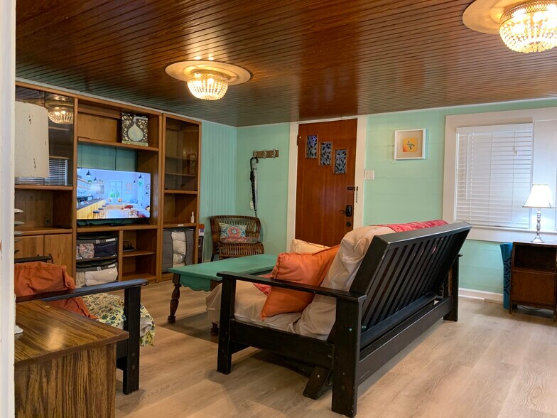 #B. Living room with blinds closed. 4408 Avenue S 1/2, Galveston, Tx 77550 - 4408 Avenue S 1/2